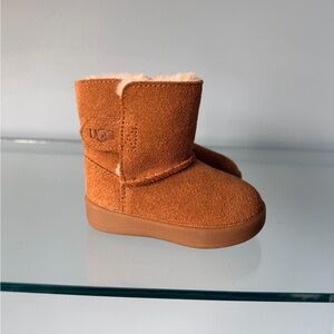 🧸 UGG Toddler Classic Boots – Chestnut – Size 2